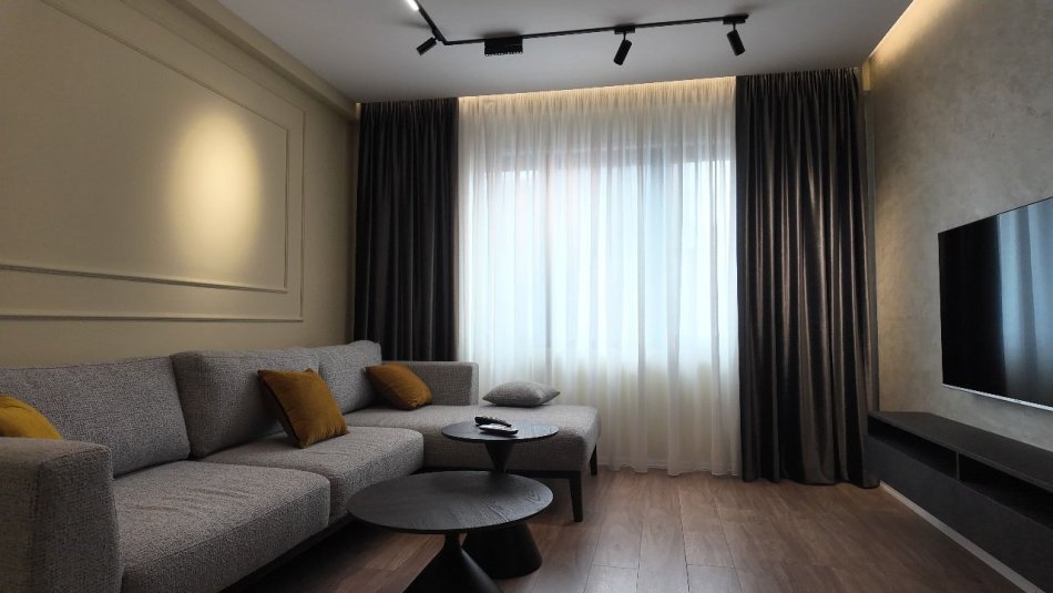 Tirane, jepet me qera apartament 2+1 Kati 3, 105 m² 1.100 € (pazari i ri)