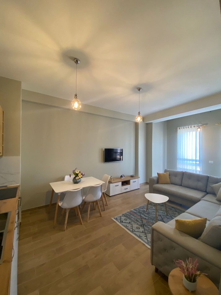 Tirane, jepet me qera apartament 1+1 Kati 7, 70 m² 650 € (tek shkolla e kuqe)