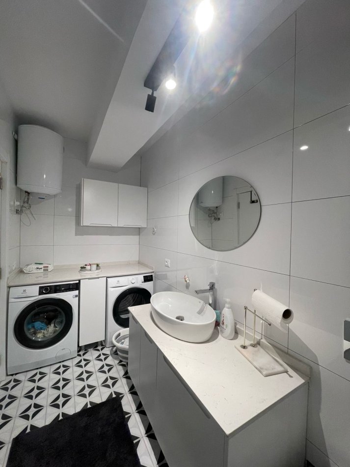 Tirane, jepet me qera apartament 3+1+Ballkon Kati 3, 150 m² 1.200 € (Rezidenca Kodra e Diellit 1)