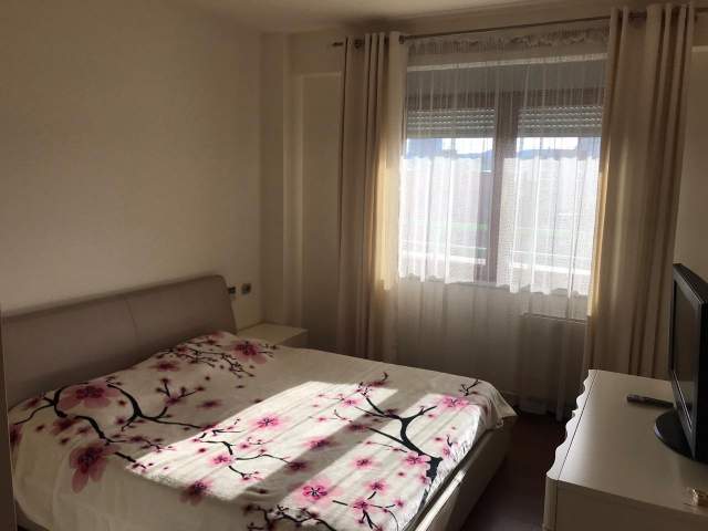 Tirane, jepet me qera apartament 3+1+BLK Kati 7, 125 m² 700 Euro (ruga e dibres)
