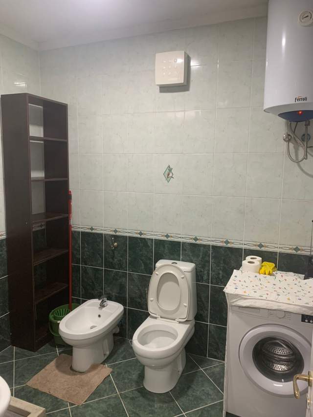 Tirane, jepet me qera apartament 1+1+BLK Kati 3, 67 m² 58.000 Leke (Komuna e Parisit)