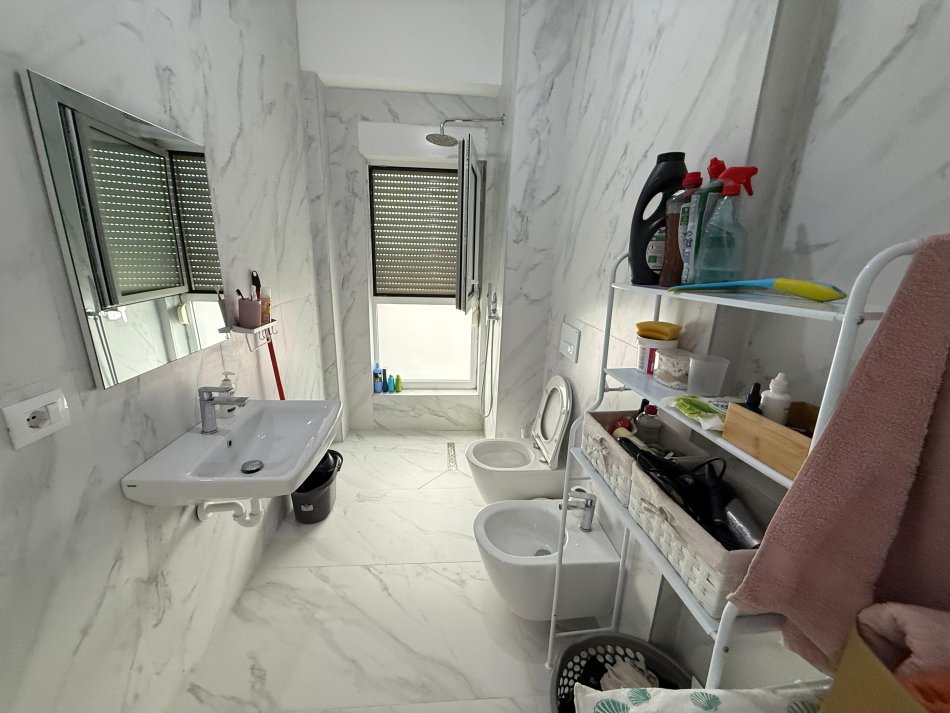 Tirane, jepet me qera apartament 1+1 Kati 4, 65 m² 400 € (ali demi)