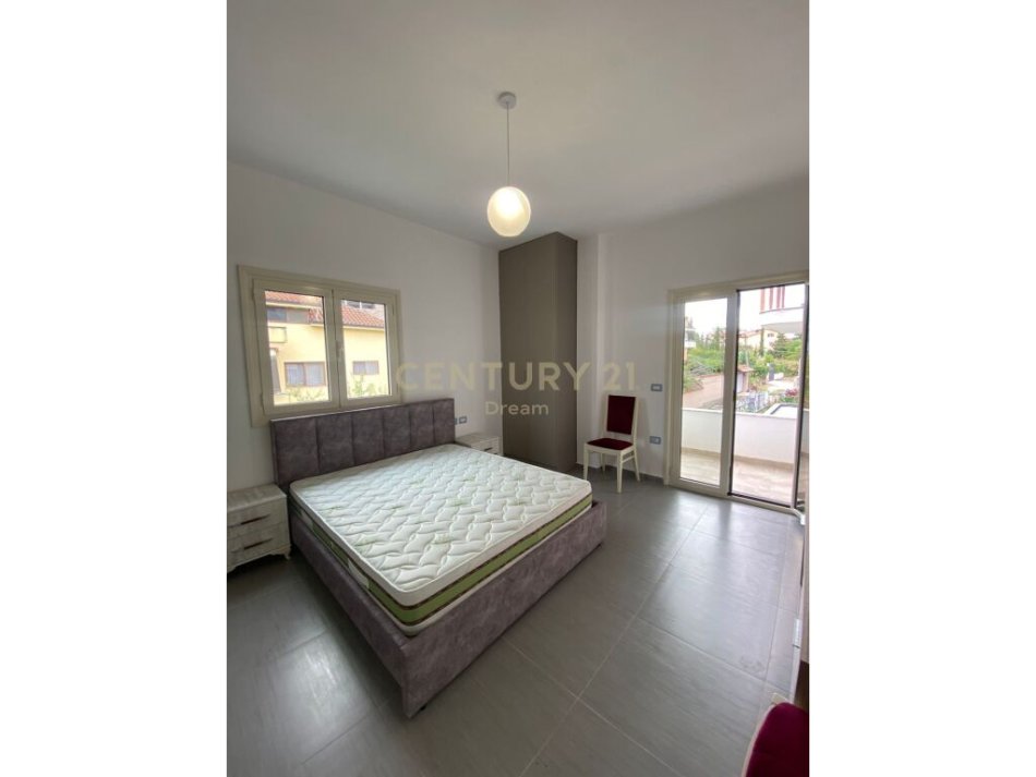 Tirane, jepet me qera apartament 3+1+Ballkon Kati 3, 110 m² 450 € (Rruga e Kokonozeve, 700 - 800 metra larg UET)