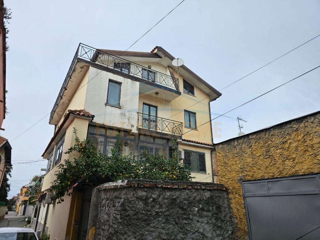 Qera, Vilë,Rruga Qemal Stafa,Tirane.1,500 €