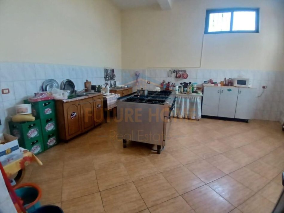 Shitet, Ambjent biznesi ,Spitalle , Durres