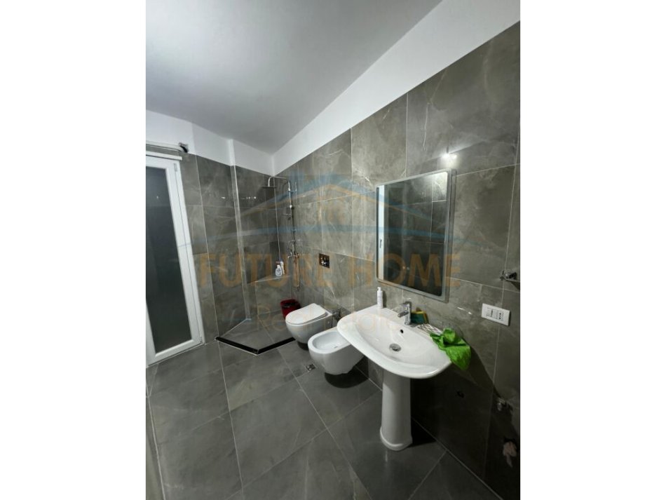 Tirane, shitet apartament 3+1+Ballkon Kati 1, 135 m² 252.000 € (Kopshti Zoologjik)