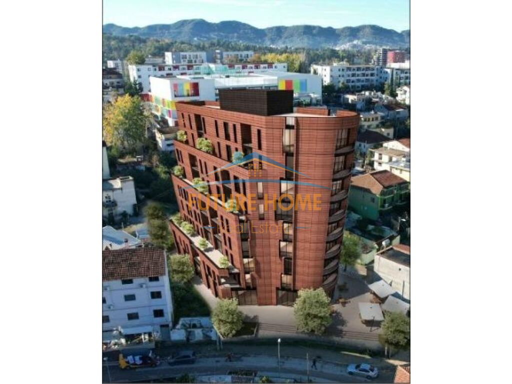 Shitet, Apartament 3+1+2, Tregu Elektrik, Tiranë.