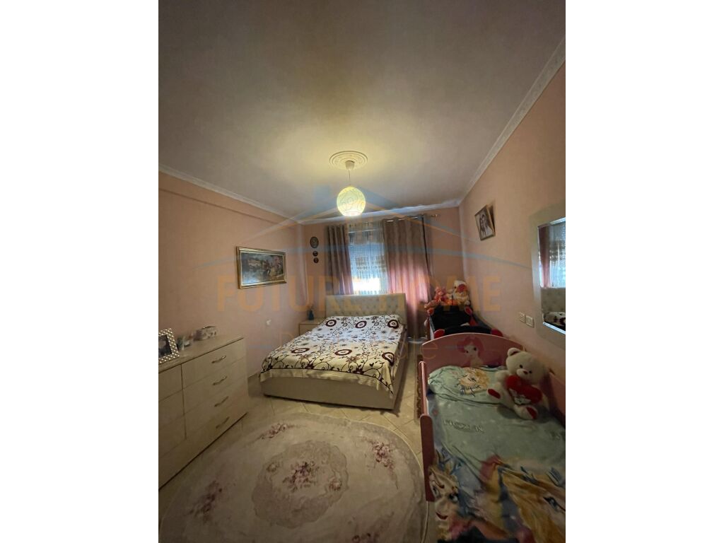 Shitet, Apartament 2+1+2, Unaza e Re, Tiranë UNA38274