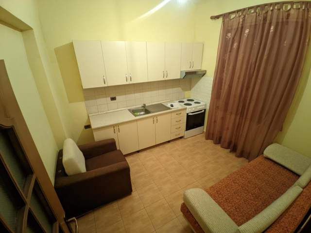 Tirane, jepet me qera shtepi 1+1+BLK Kati 1, 50 m² 30.000 Leke (Pjeter Budi)
