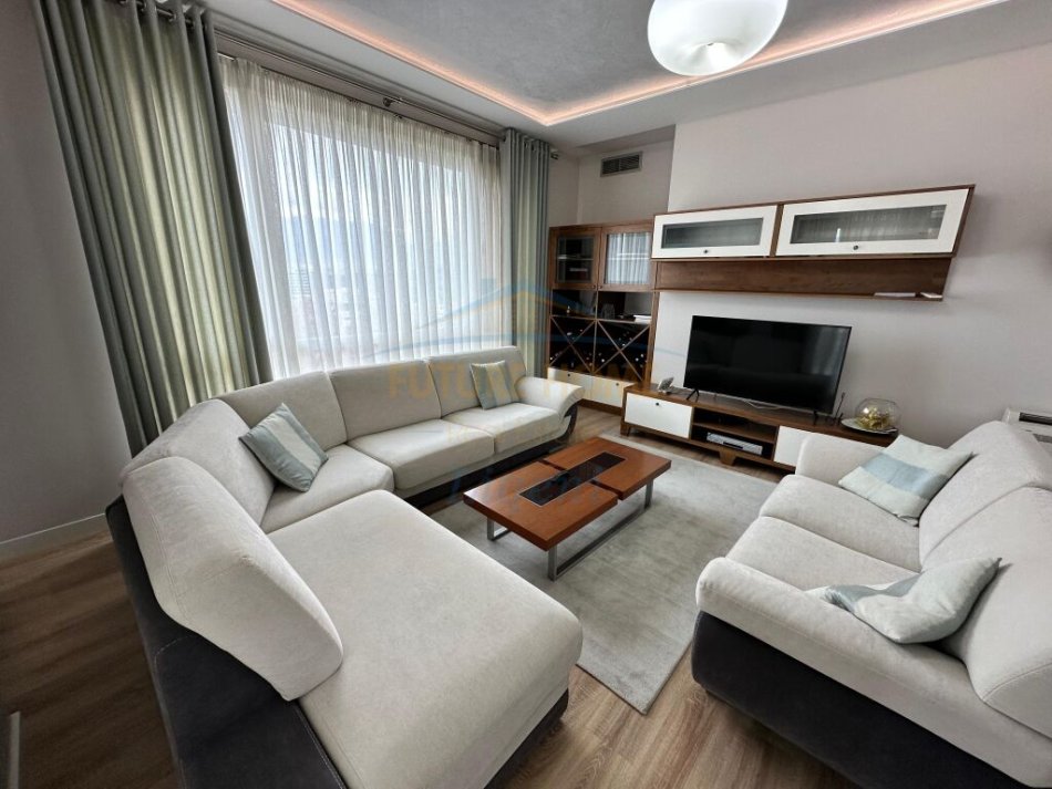 Tirane, shitet apartament 2+1+Aneks+Ballkon Kati 4, 128 m² 275.000 € (Kopeshti Botanik)
