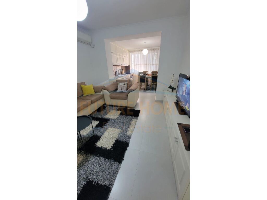 Shitet Apartament 3+1+2 21 Dhjetori, Tirane