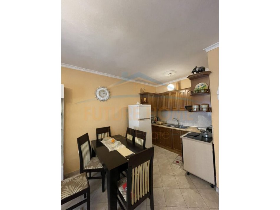 Tirane, shes 2+1+Ballkon Kati 5, 114 m² 140.000 € (rruga teodor keko astir)