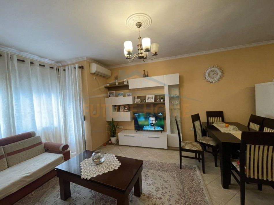 Shitet, Apartament 2+1+2, Unaza e Re,Tiranë
