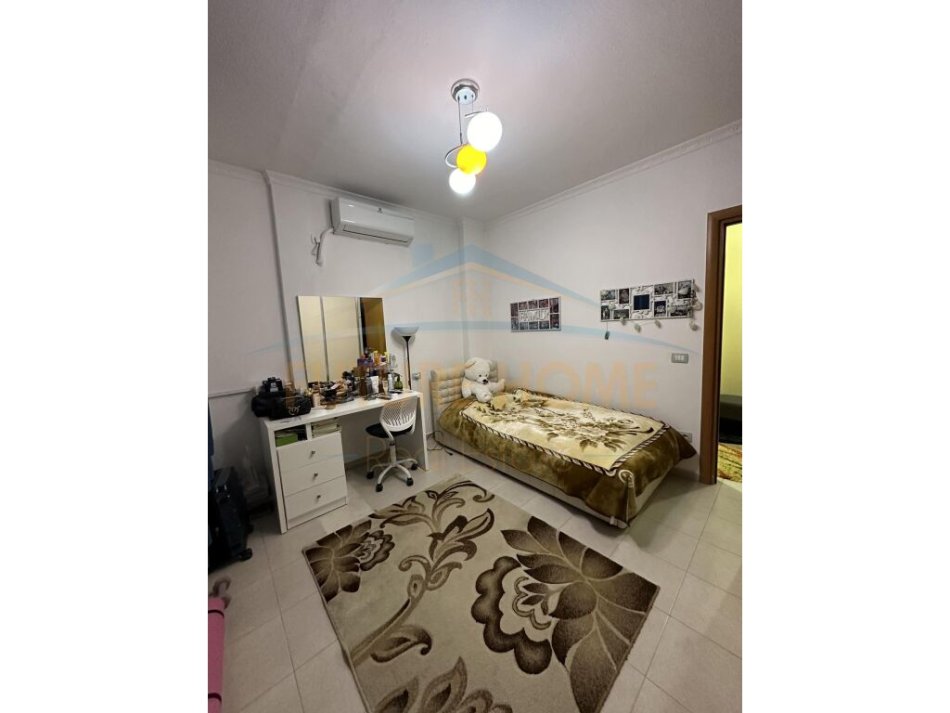 Shitet, Apartament 2+1, Unaza e Re.