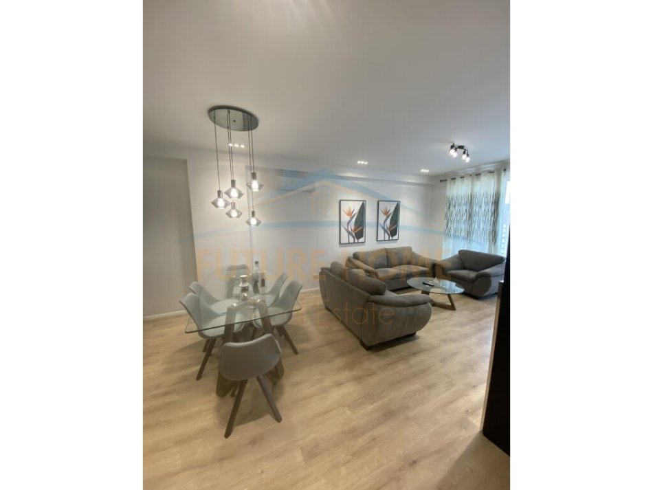 Tirane, jepet me qera apartament 2+1+Ballkon Kati 8, 114 m² 600 € (REZIDENCA FUTURE HOME UNAZA E RE)
