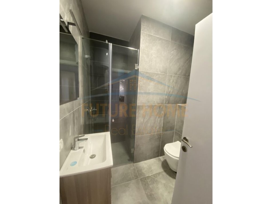 Tirane, jepet me qera apartament 2+1+Ballkon Kati 8, 114 m² 600 € (REZIDENCA FUTURE HOME UNAZA E RE)