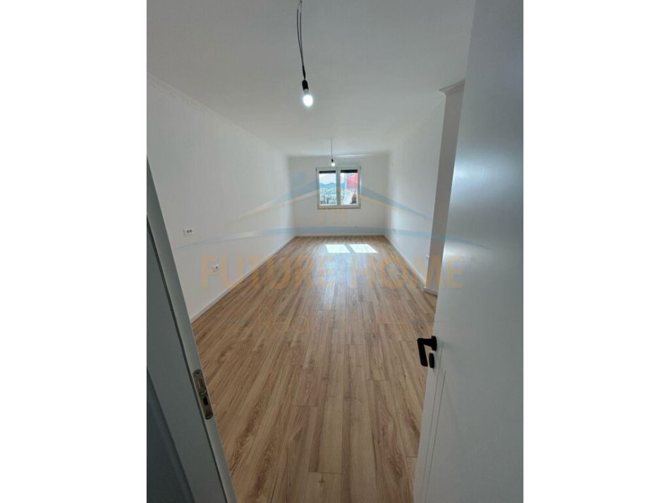 Shitet, Apartament 1+1, Rruga e Elbasanit. UNA38567