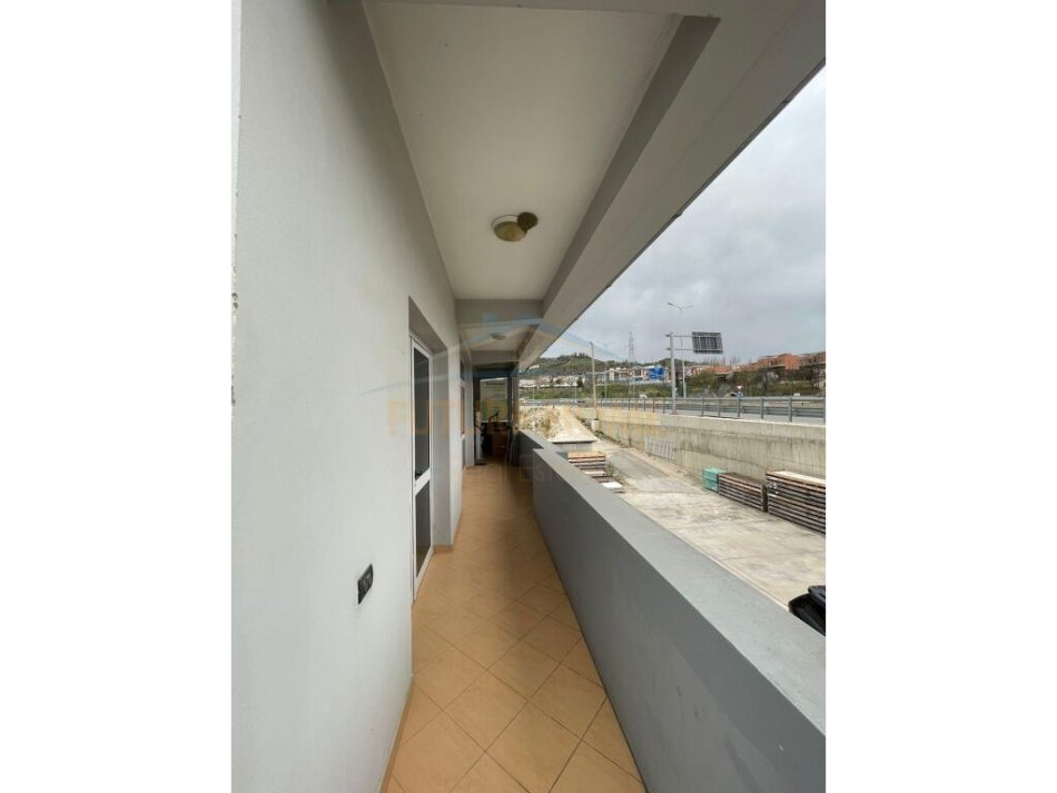 Tirane, jepet me qera ambjent biznesi Kati 0, 1.130 m² 3.500 € (Ambient Biznesi , Teg, Tiranë.)