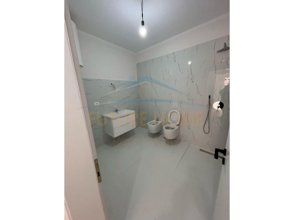 Shqiperi, shitet apartament 1+1+Aneks+Ballkon Kati 5, 131.000 € (rruga e elbasanit)