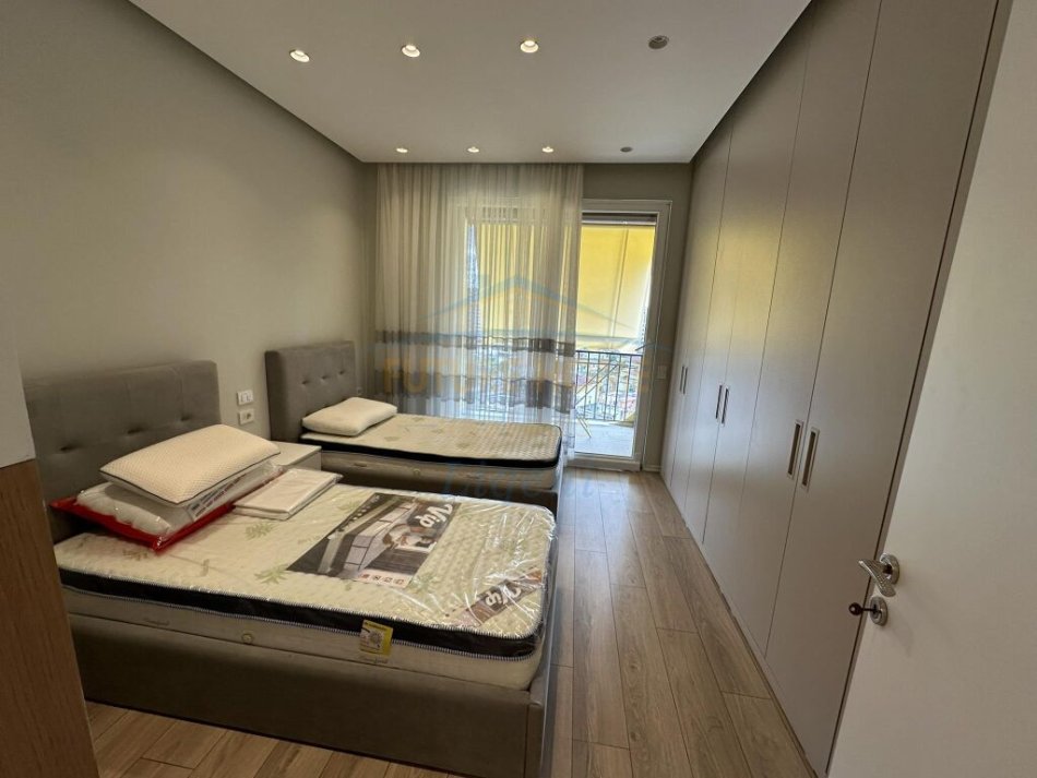 Tirane, jepet me qera apartament 2+1+Ballkon Kati 8, 115 m² 790 € (LTE)