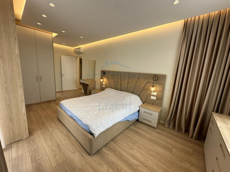 Tirane, jepet me qera apartament 2+1+Ballkon Kati 8, 115 m² 790 € (LTE)