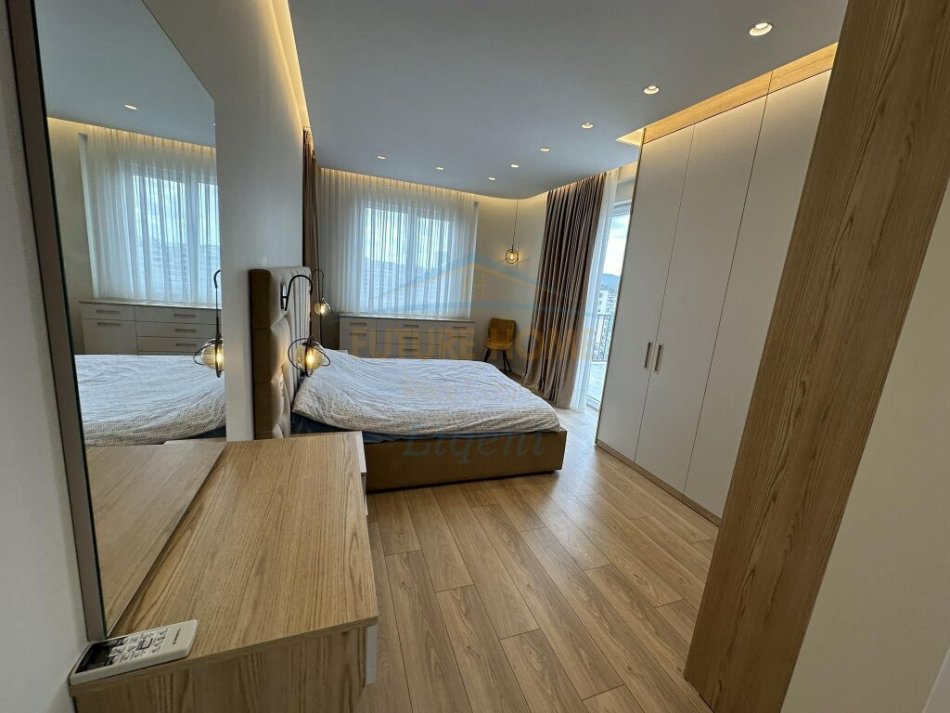 Tirane, jepet me qera 2+1 Kati 8, 115 m² 790 € (LTE)