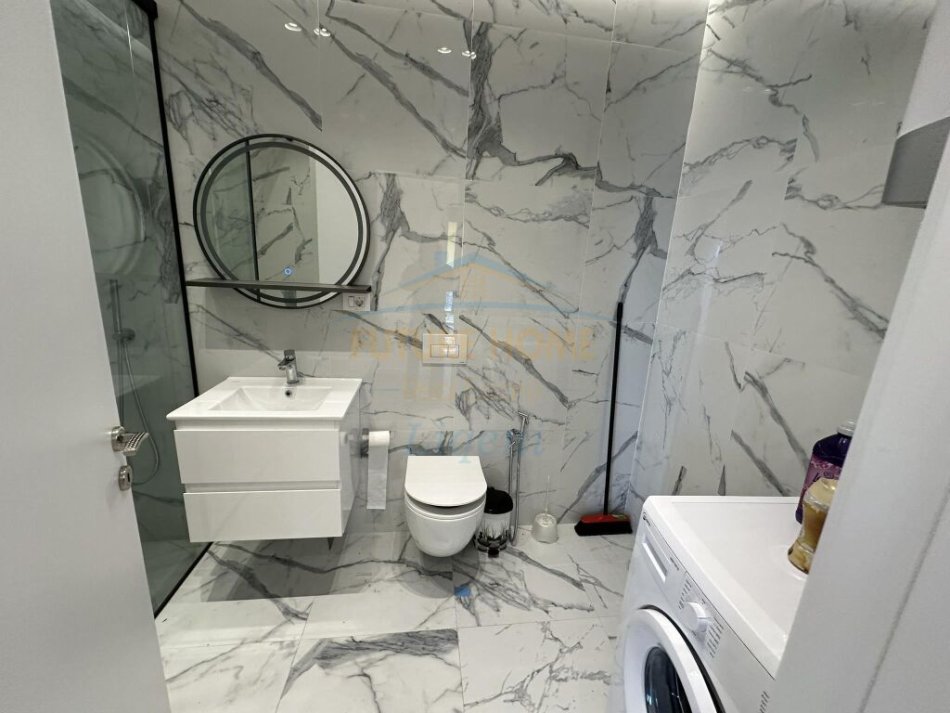 Tirane, jepet me qera apartament 2+1+Ballkon Kati 8, 115 m² 790 € (LTE)