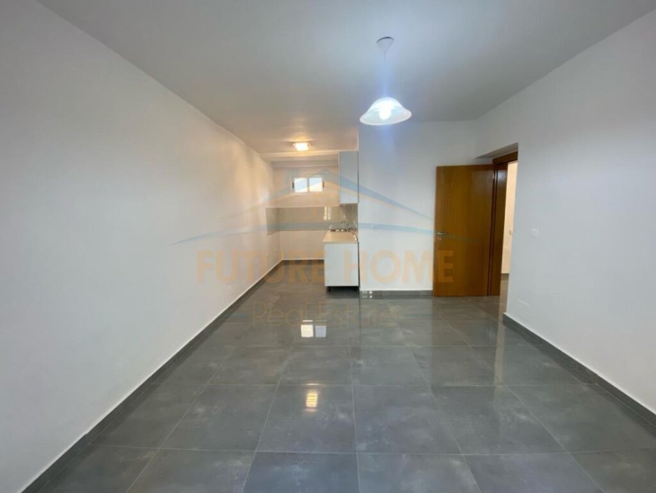 Qera, Apartament 1+1, Ish Parku, Tiranë (VETËM PËR ZYRA)
Cmimi 450euro