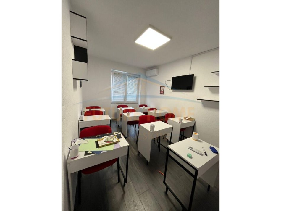 Shitet, Apartament 2+1, 21 Dhjetori, Tiranë. 135000 euro