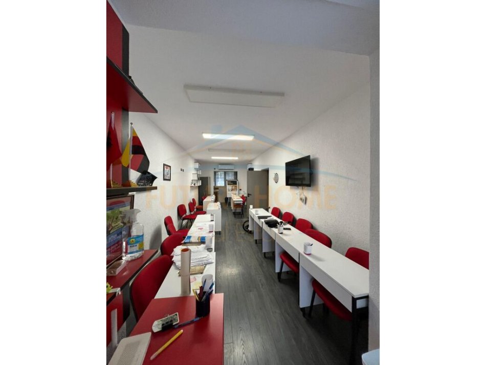 Shitet, Apartament 2+1, 21 Dhjetori, Tiranë. 135000 euro