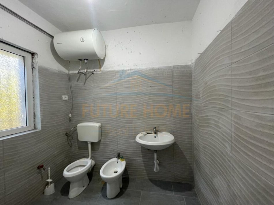 Shitet, Shtepi Prvate, Lagja e Re, Durres