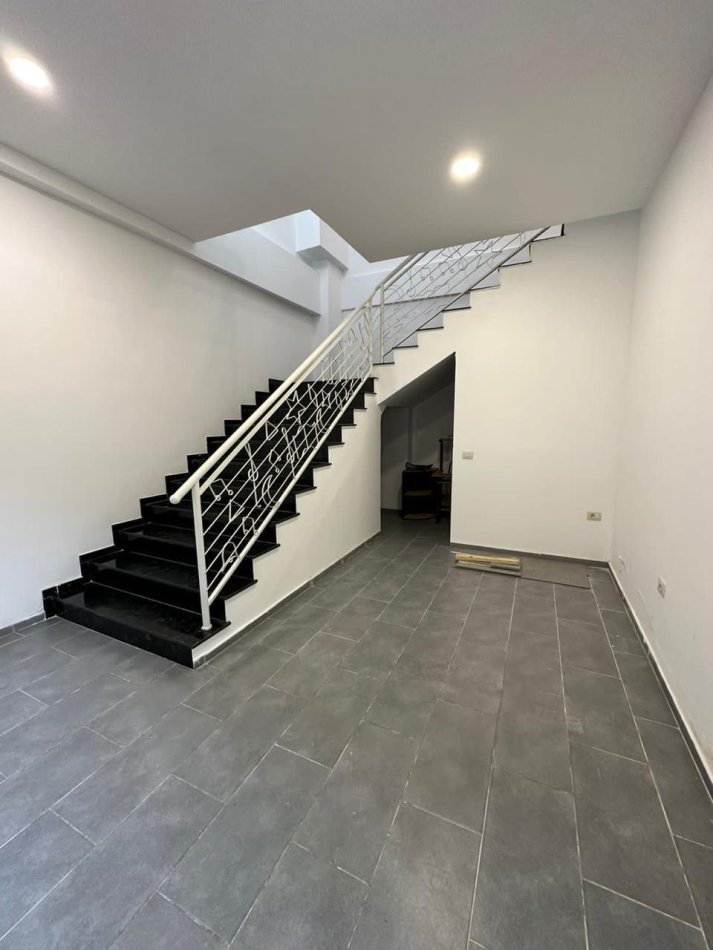 OKAZION!!! Shitet apartament 2+1 + Dyqan ne FRESK 120,000 Euro