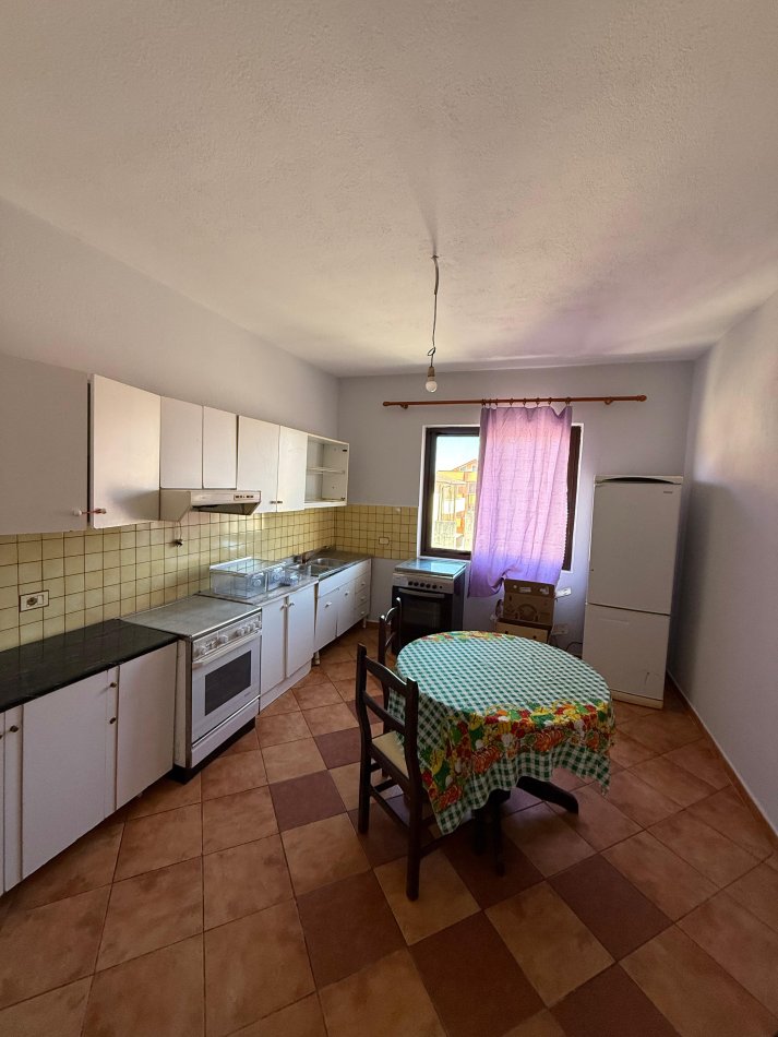 Durres, jepet me qera apartament 4+1 Kati 3, 300 € 