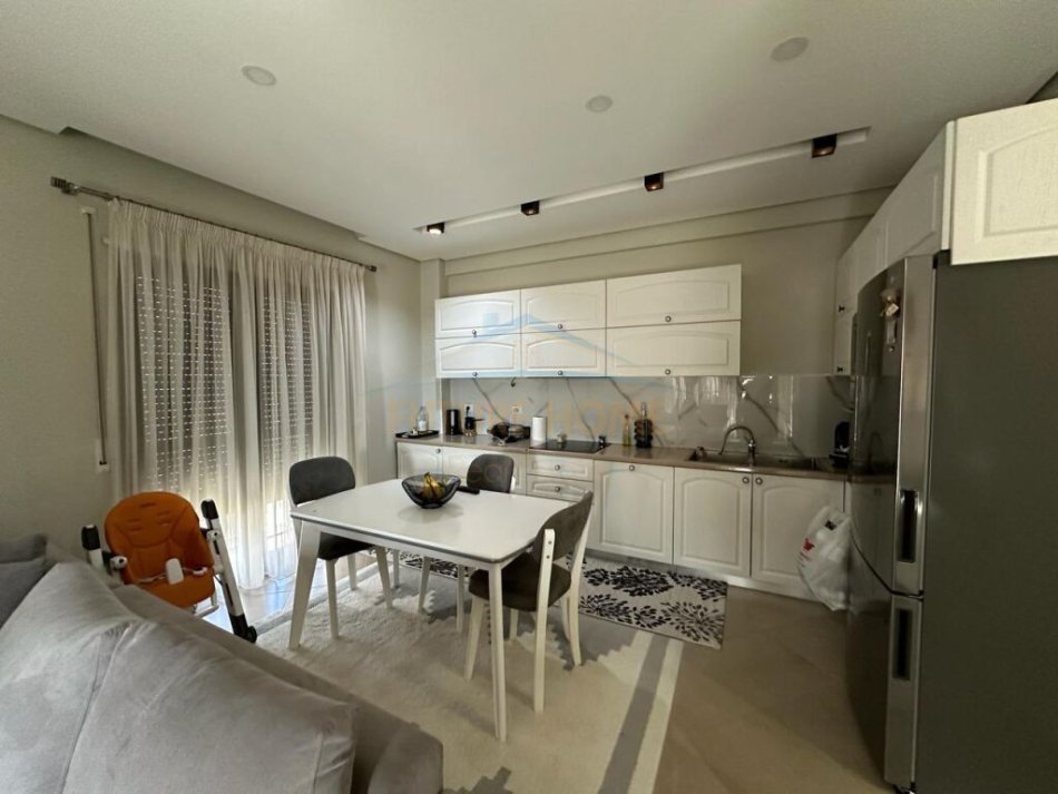 Tirane, shes apartament 2+1+Aneks+Ballkon Kati 6, 117 m² 220.000 € (UNAZA E RE GREEN CITY)