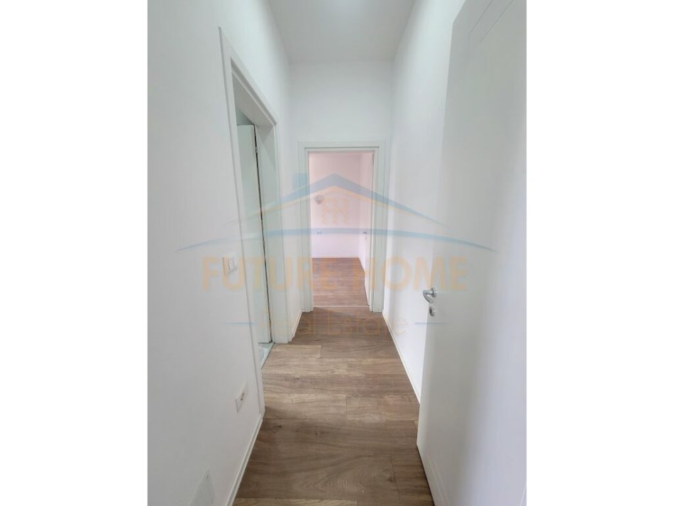 Qera, Apartament 2+1+Post Parkimi, Për Zyra, Rruga e Kavajës
Cmimi 900euro