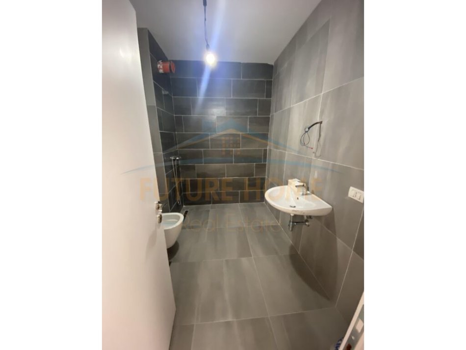 Tirane, jepet me qera apartament 2+1 Kati 7, 111 m² 500 € (REZIDENCA FUTURE HOME)