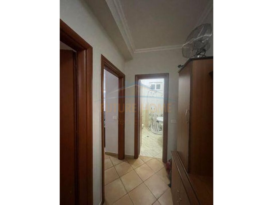 Shitet, Apartament 1+1, në Yzberisht, Tiranë.