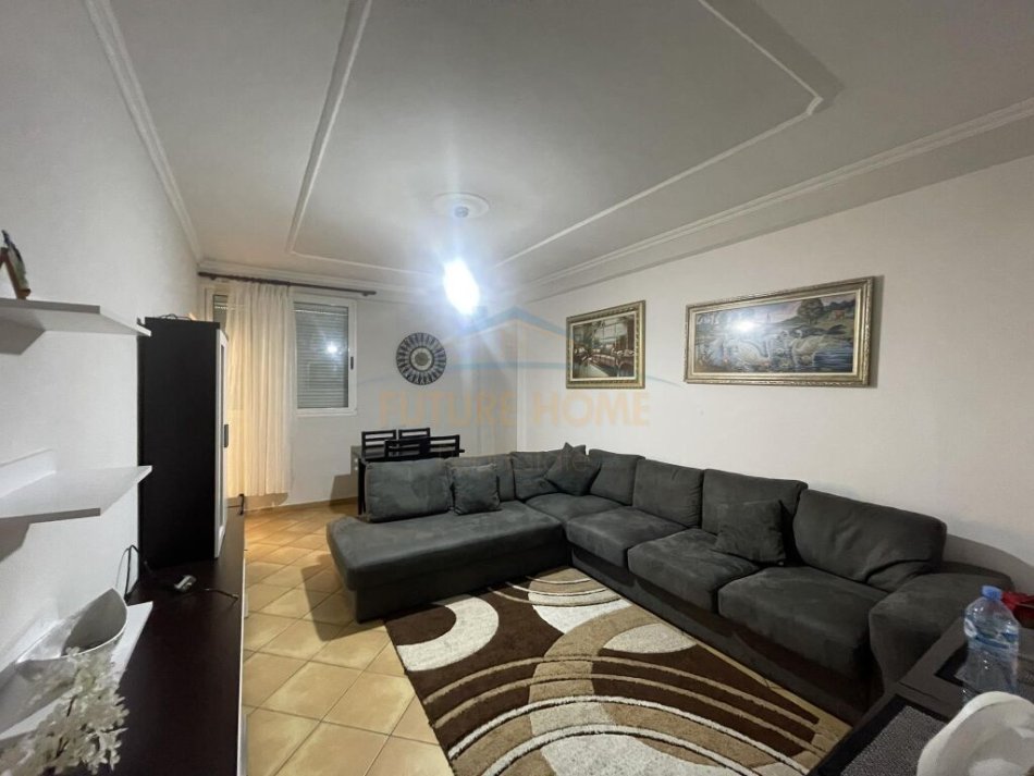 Shitet, Apartament 1+1, në Yzberisht, Tiranë.