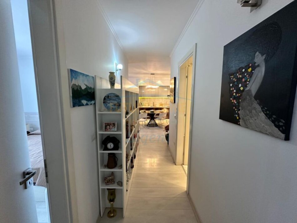 Shitet, Apartament 2+1+2, Liqeni i Thate, Tirane