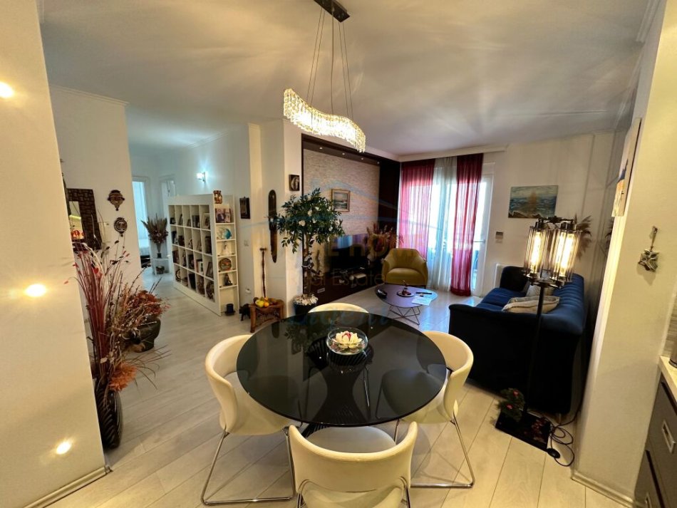Shitet, Apartament 2+1+2, Liqeni i Thate, Tirane