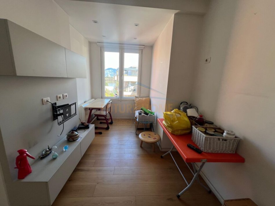 Shitet, Duplex 3+1+Post Parkimi, Liqeni i Thate, Tirane 250,000 €