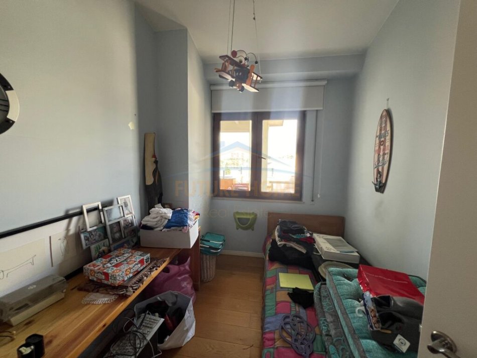 Shitet, Duplex 3+1+Post Parkimi, Liqeni i Thate, Tirane!