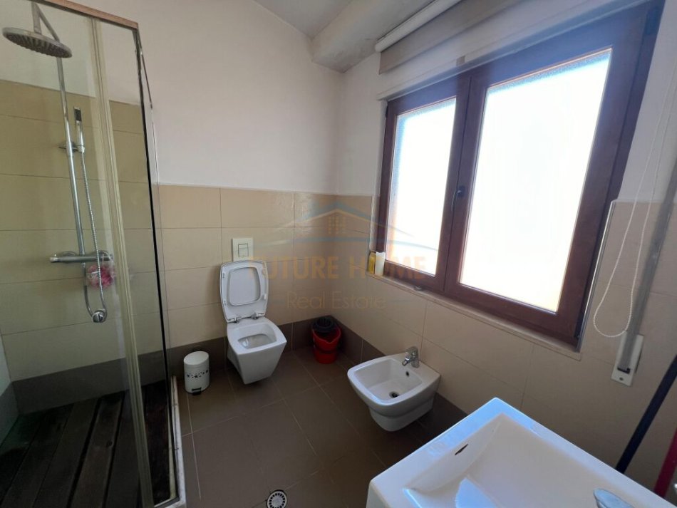 Shitet, Duplex 3+1+Post Parkimi, Liqeni i Thate, Tirane!