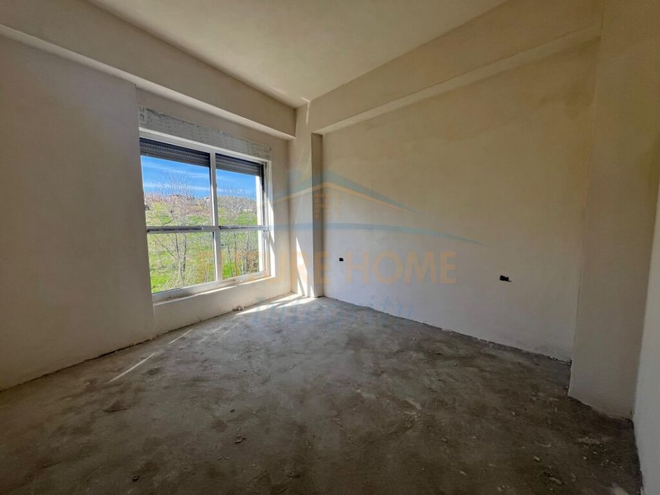 Shitet, Apartament 2+1+2, Rezidenca Kaimi, Tiranë. 104,000 €