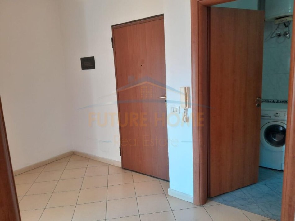 Durres, jepet me qera apartament 1+1+Ballkon, Kati 4, 70 m² 300 € (Mujo Ulqinaku)