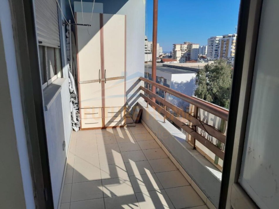 Durres, jepet me qera apartament 1+1+Ballkon, Kati 4, 70 m² 300 € (Mujo Ulqinaku)