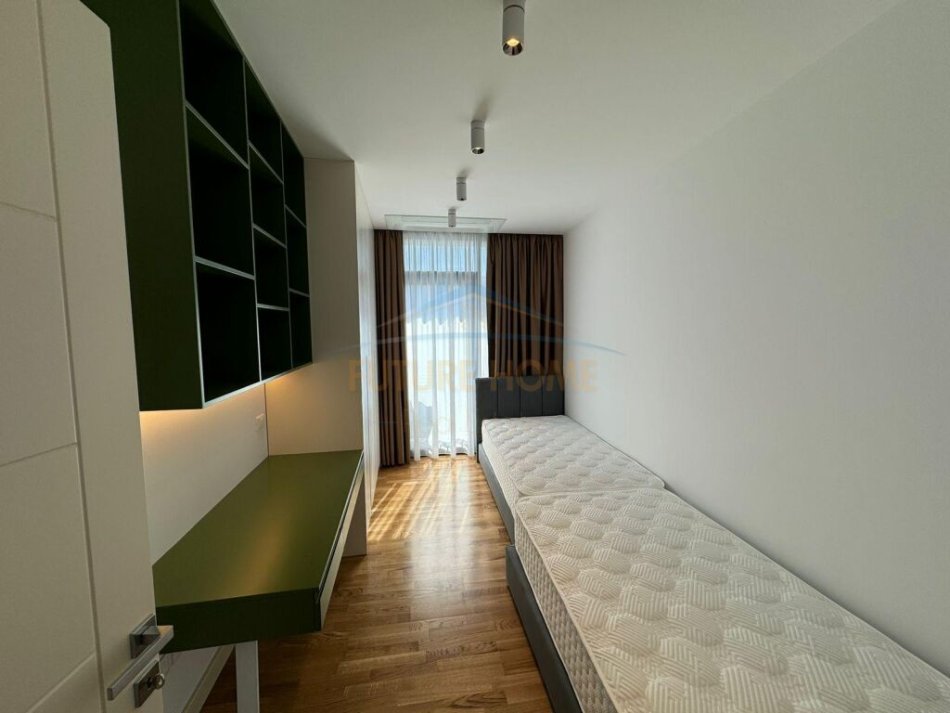 Tirane, jepet me qera apartament 3+1+Ballkon Kati 5, 166 m² 2.500 € (Lake View Residence)