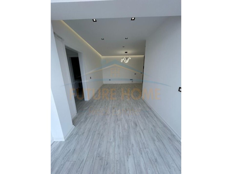 Shitet, Apartament 3+1+2+2 Poste Parkimi Kompleksi Delijorgji Tirane