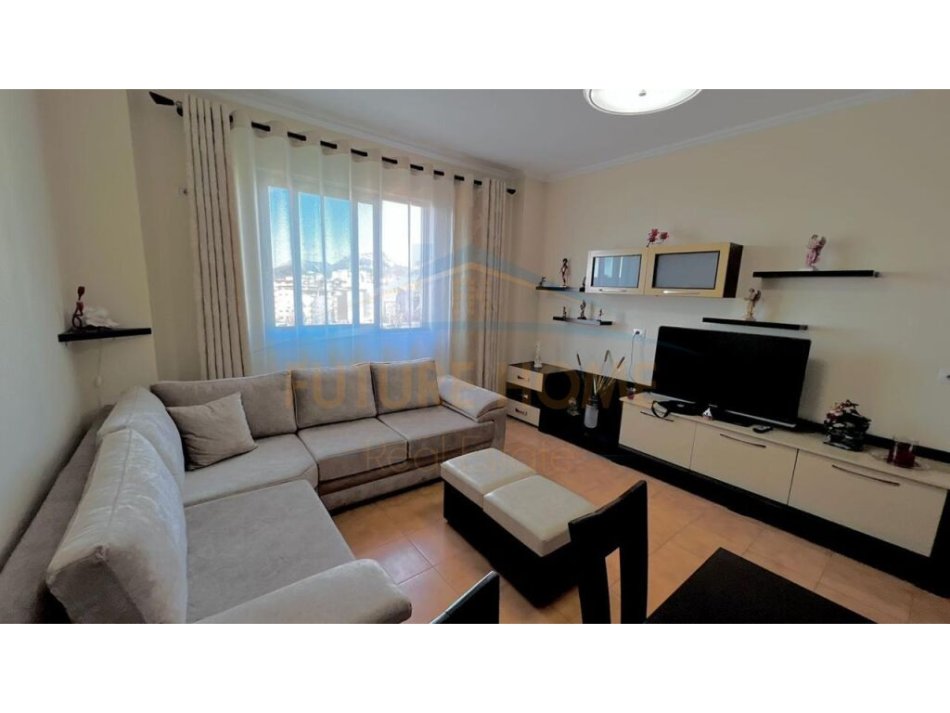 Tirane, jepet me qera apartament 2+1 Kati 5, 80 m² 400 € (Fresk)