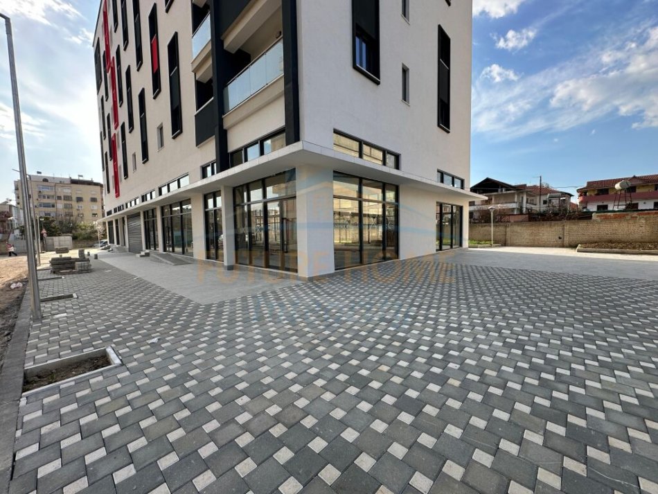 Shitet, Ambient Biznesi, Rruga Jordan Misja 1.600.000 euro